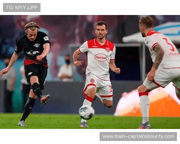 希克头球建功，勒沃库森客场2-0扩大优势